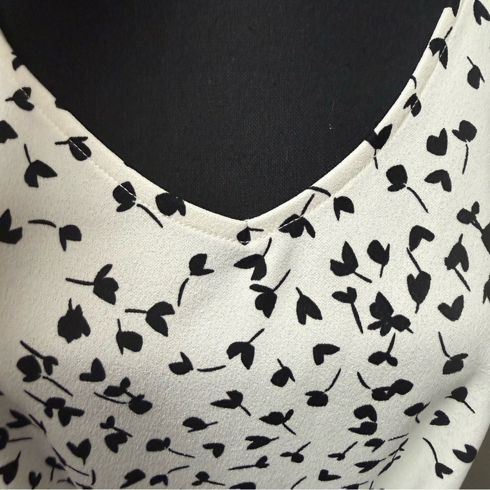 Talbots Petite LP Black White Floral Tie Front Sleeveless Blouse Top Work - Picture 3 of 8